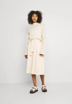 Nly by Nelly CROPPED TURTLE NECK - Pullover Prix Raisonnable pulls et gilets col officier femme 12 Nly by Nelly CROPPED TURTLE NECK - Pullover Prix Raisonnable pulls et gilets col officier femme -Nly by Nelly boutique f0e1422b62874d828fd3e18abe7b2915