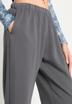 Nly by Nelly YOURSELF JOGGERS - Pantalon de survêtement En promotion pantalons haute femme 12 Nly by Nelly YOURSELF JOGGERS - Pantalon de survêtement En promotion pantalons haute femme -Nly by Nelly boutique f303de3a6fa1473eb0850395a5009a95