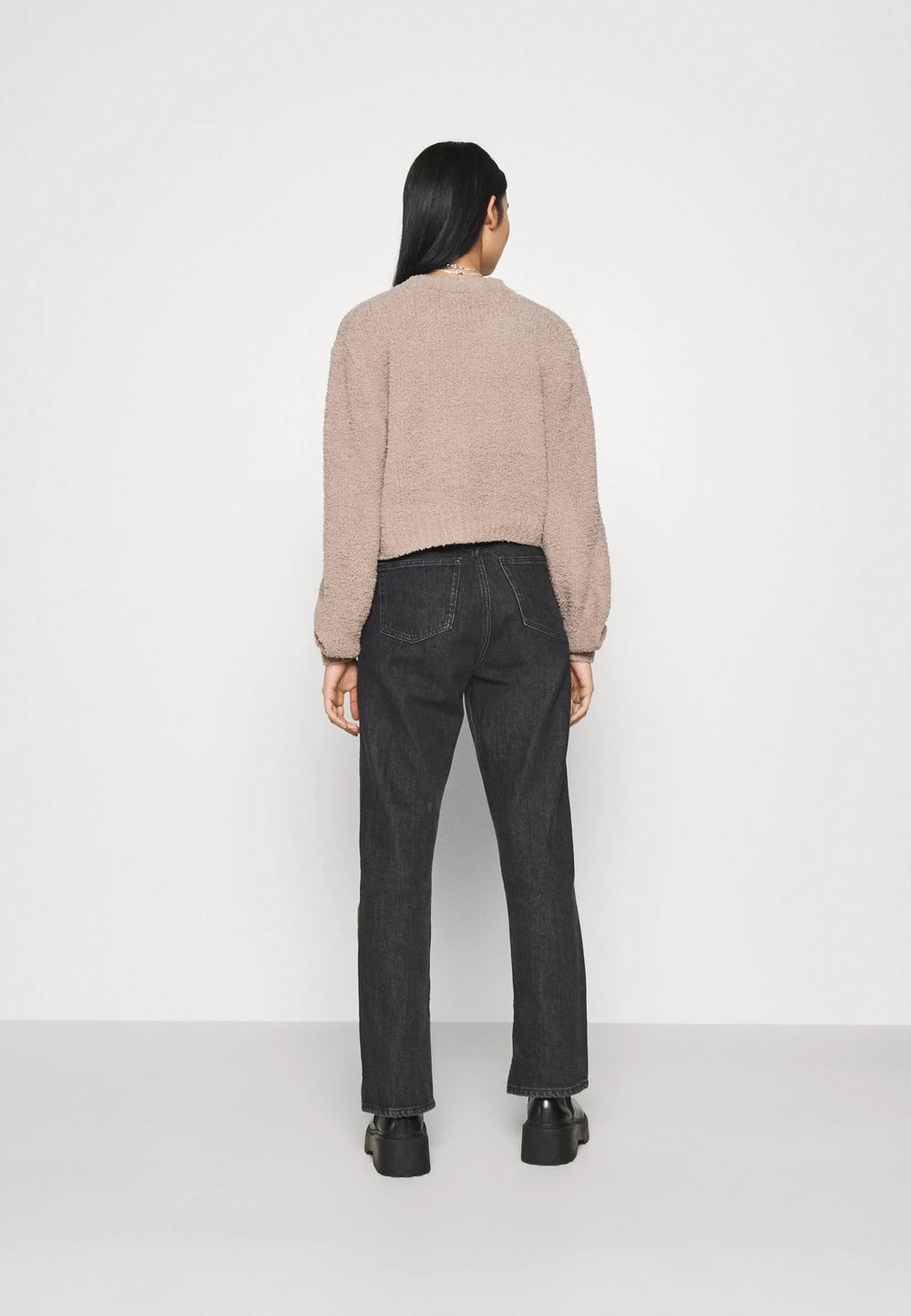 Prix Dynamité Nly by Nelly CROPPED FUZZY - Gilet pulls et gilets col en v profond femme 5 Prix Dynamité Nly by Nelly CROPPED FUZZY - Gilet pulls et gilets col en v profond femme – Image 3