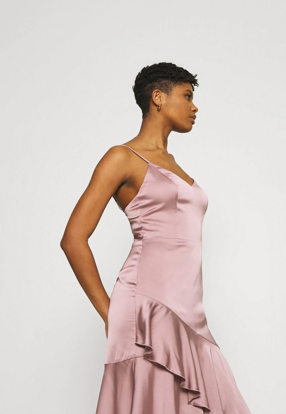 f4b4977c76ef434b8e6de54db9f85706.jpg Prix Compétitif Nly by Nelly SUCH A FLOUNCE MIDI DRESS - Robe de soirée robes col en v profond femme -Nly by Nelly boutique f4b4977c76ef434b8e6de54db9f85706