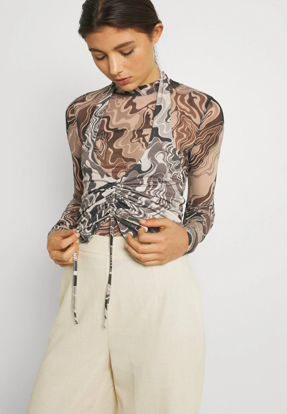 Nly by Nelly HALTERNECK DRAWSTRING - Débardeur Prix Jamais Vus t-shirts et tops col en v profond femme 6 Nly by Nelly HALTERNECK DRAWSTRING - Débardeur Prix Jamais Vus t-shirts et tops col en v profond femme – Image 4