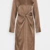 Nly by Nelly TWISTED WAIST DRESS - Robe de jour Petit Prix robes col rond femme -Nly by Nelly boutique fca8fb7081394c97ae9c34a62bddecbd
